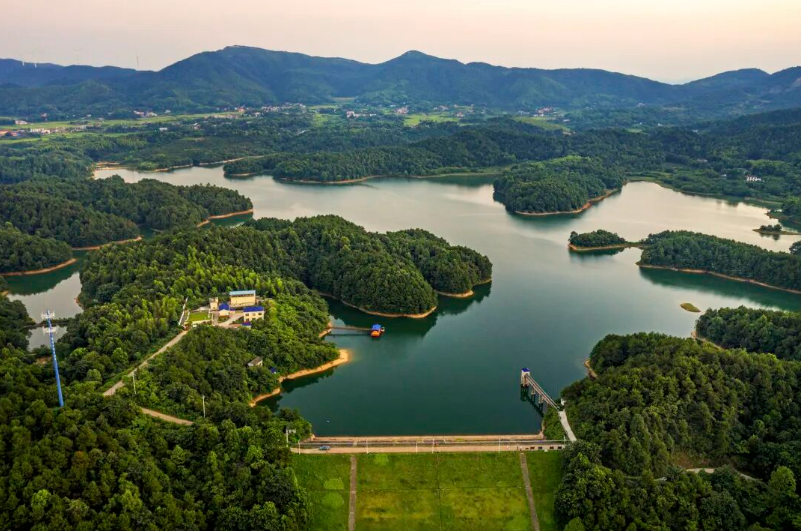 泉水冲水库钓鱼